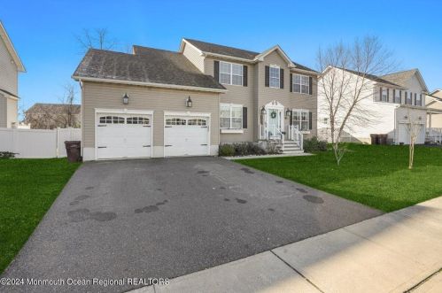 82 Bridle Path, Berkeley Township, NJ 08721-2195