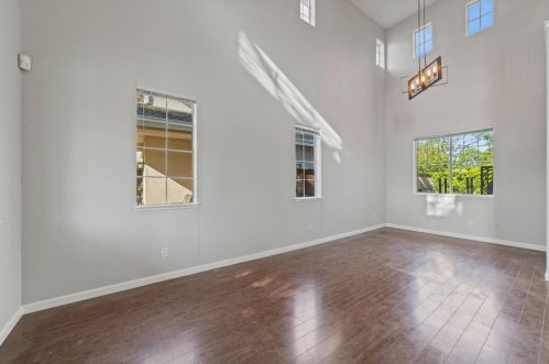 9420 Windrunner Ln, Elk Grove, CA 95758-4628
