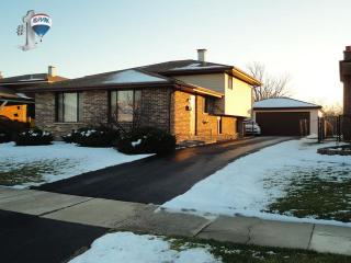 4215 Termunde Dr, Chicago, IL 60803-2405