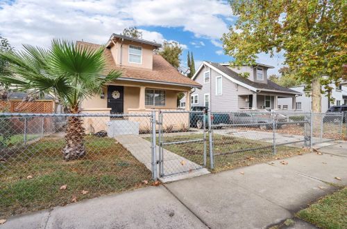 2139 Sonora St, Stockton, CA 95205-6324