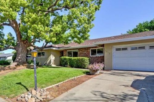 9031 El Oro Plaza Dr, Elk Grove, CA 95624-2647