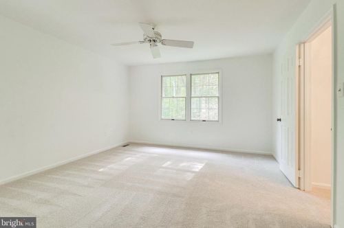 5901 Oakland Park Dr, Springfield VA  22015-2442 exterior