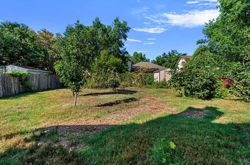 5911 Brown Rock Trl, Austin TX  78749-3314 exterior