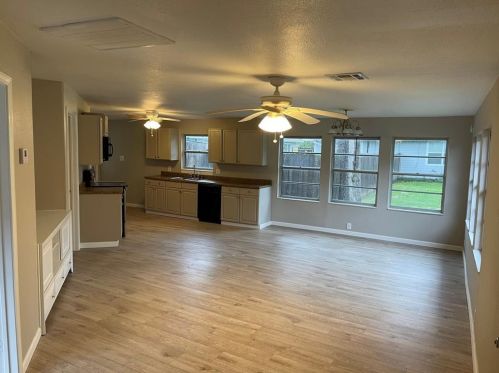 106 Forrest Ave, Morgans Point TX  77571-6462 exterior