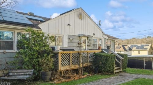 60 Van Nostrand Ave, Dover NJ  07801-4827 exterior