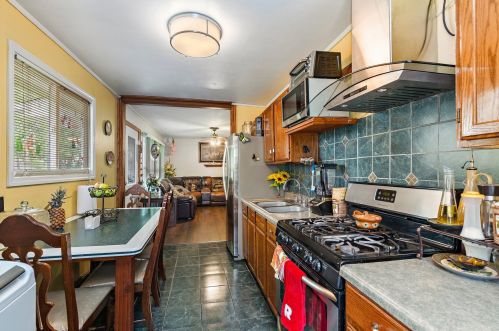 6 Wren Rd, Carpentersville, IL 60110-2251