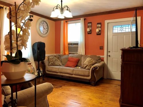 45 Simmons St, Providence, RI 02909-5322