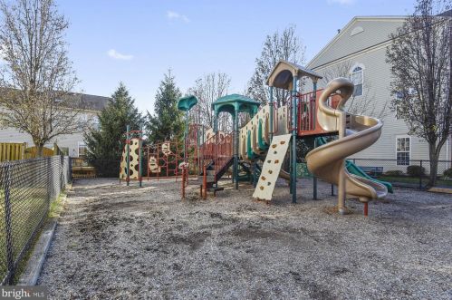 2419 Dew Meadow Ct, Herndon VA  20171-3079 exterior