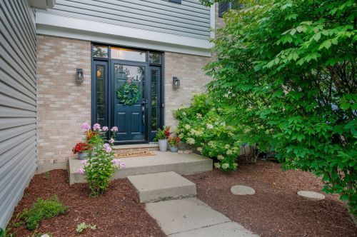 1109 Sandhurst Ln, Carol Stream, IL 60188-4349