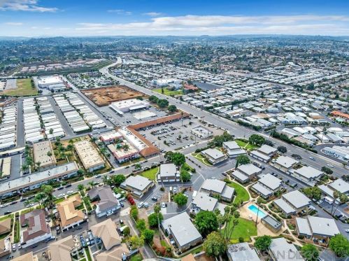 1211 Mariposa Ct, Vista CA  92084-3445 exterior