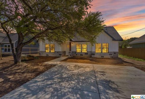 311 Pine St, Stairtown, TX 78648-3127
