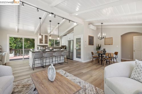 300 Bear Oaks Ln, Pacheco, CA 94553-9629