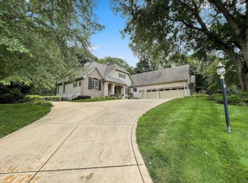1904 William Dr, Valpo IN  46385-8168 exterior