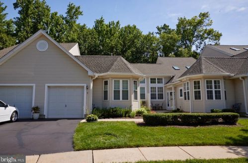 4 Winterberry Ter, Trenton, NJ 08690-3213