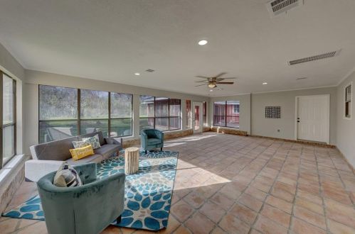 2029 Pond Shore Dr, Angleton TX 77515-7483 exterior