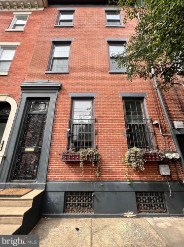 962 5th St, Philadelphia PA  19123-1402 exterior