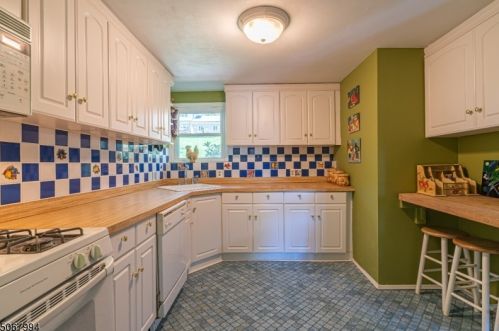 1164 Ridge Dr, Mountainside, NJ 07092-2014
