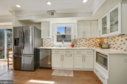 6825 Kite Flyer Ct, Springfield, VA 22150-3043