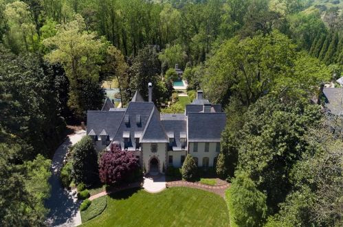 2740 Habersham Rd, Atlanta GA  30305-2938 exterior