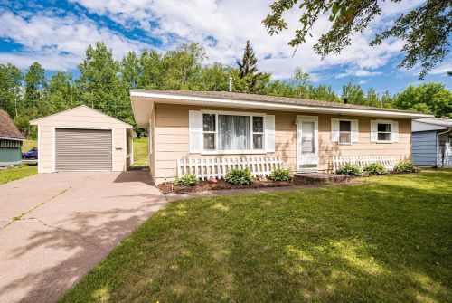 33 Adams Blvd, Silver Bay, MN 55614-1326