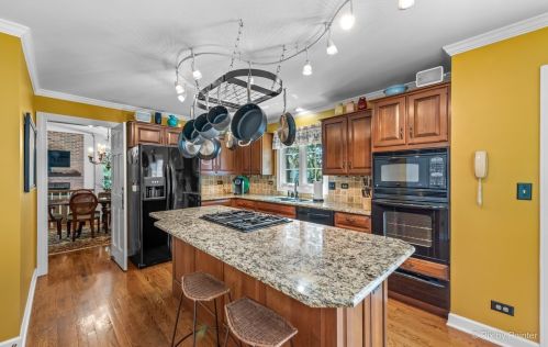 367 Narragansett Ct, Bull Valley, IL 60012-3701
