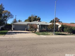 727 Lee Ave, Lodi, CA 95240-4601