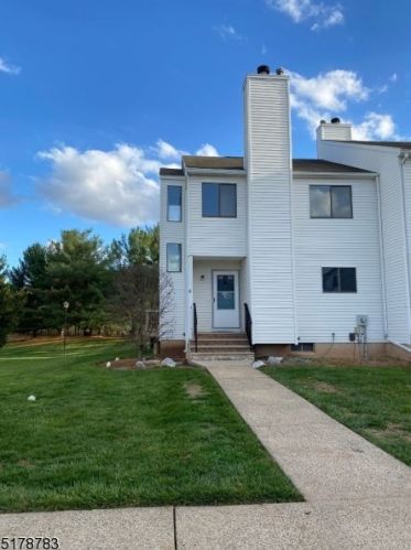 16 Pear Ct, Flemington, NJ 08822-2051