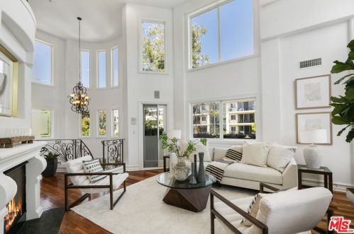 844 3rd St, Santa Monica, CA 90403-1179
