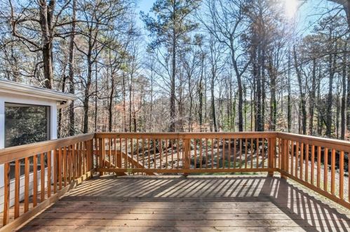 6768 Lockridge Dr, Atlanta GA  30360-1561 exterior