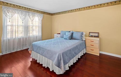 16 Ronit Dr, Trenton NJ 08628-2225 exterior