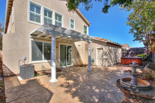 5616 Mingee Way, Elk Grove CA  95757-1647 exterior