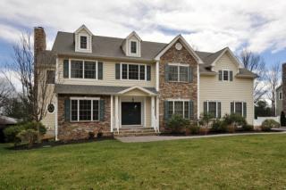 3 Hartman Ct, Clark, NJ 07066-2500