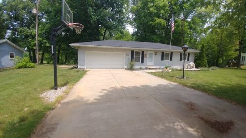 3176 Circle Dr, Delta, OH 43515-9672