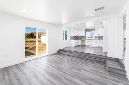 9357 Bellegrave Ave, Riverside CA  92509-2738 exterior