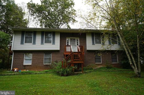 305 Speedway Dr, Falling Waters, WV 25419-4231