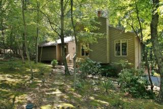 73 Boulder Point Dr, Hardy, VA 24101-3329