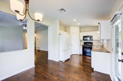 12017 Buzz Schneider Ln, Austin TX  78748-3021 exterior
