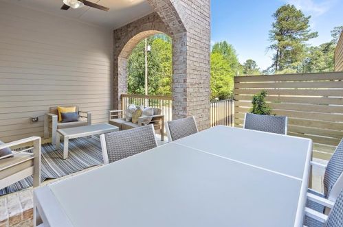 4035 Haverhill Dr, Atlanta GA  30342-3881 exterior