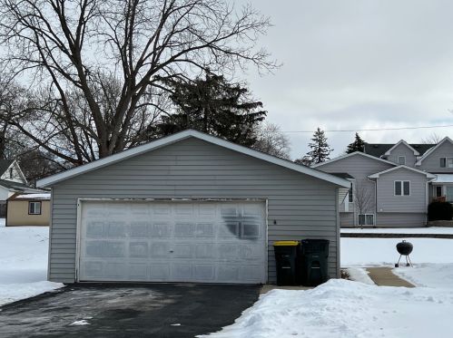 300 Jefferson Ave, Pingree Grove IL  60140-7639 exterior