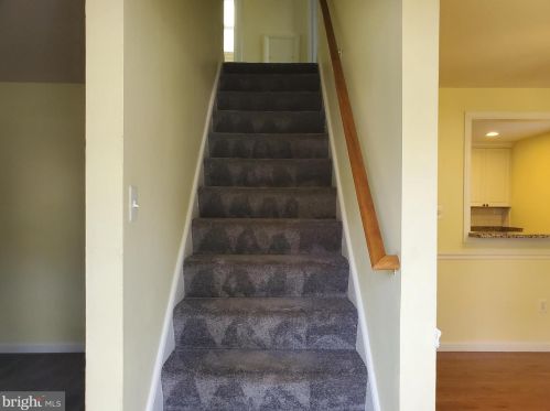 12906 Kidwell Dr, Woodbridge, VA 22193-5237