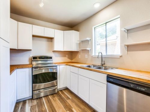 2137 Vlg Grn Dr, Garland TX 75044-7145 exterior