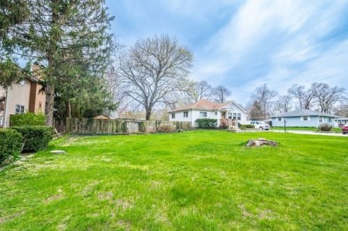 10035 Yorkhouse Rd, Waukegan, IL 60087-2409
