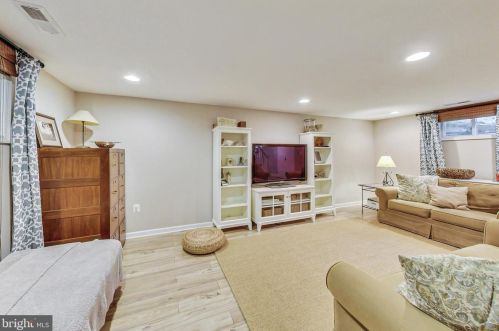 1506 Live Oak Dr, Silver Spring MD 20910-1543 exterior