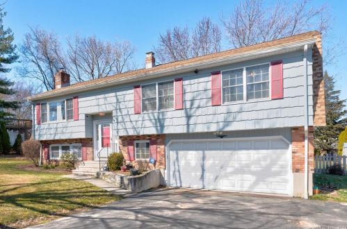 130 Oxford Rd, Milford, CT 06460-3825