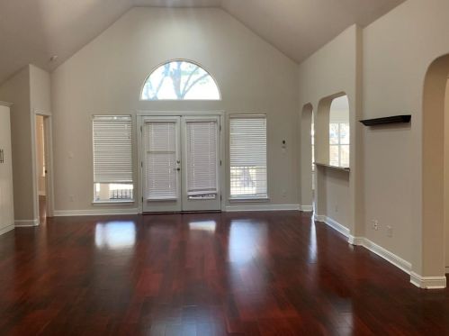 10718 Cassia Dr, Austin TX  78759-6452 exterior