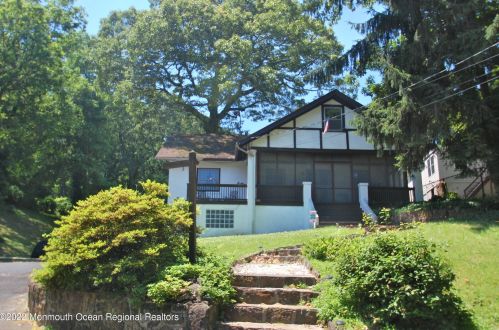 15 Hilton Rd, Atlantic Highlands, NJ 07716-1713