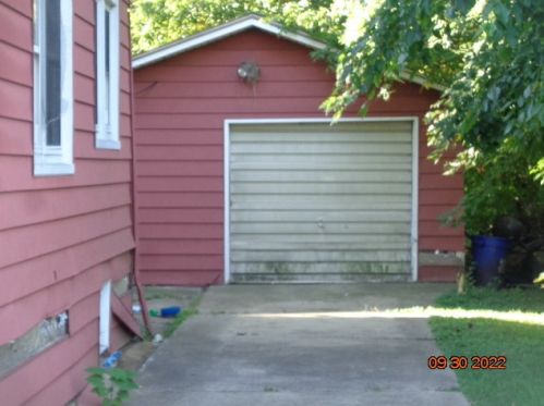1923 18th Ave, Rockford, IL 61104-5557