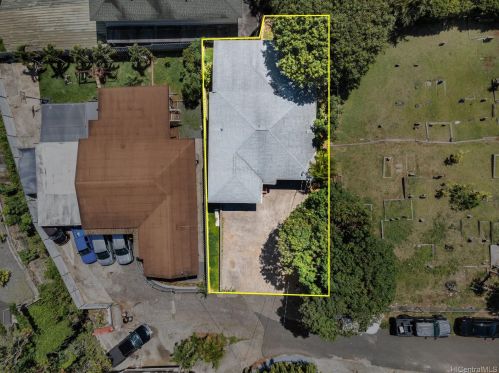 1617 Violet St, Honolulu, HI 96819-3871