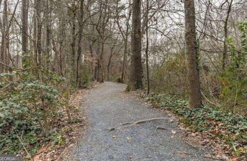 4132 Haverhill Dr, Atlanta GA  30342-3818 exterior