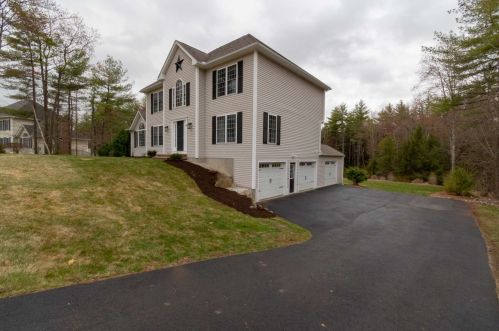 59 Lisa Dr, Goffstown, NH 03045-2833